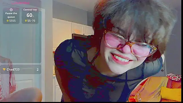 Snapshot of LunaMilav chatting on 10.03.25 LunaMilav online show from 10.03.25