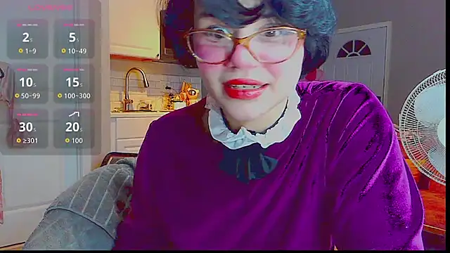 Snapshot of LunaMilav chatting on 10.04.25 LunaMilav online show from 10.04.25