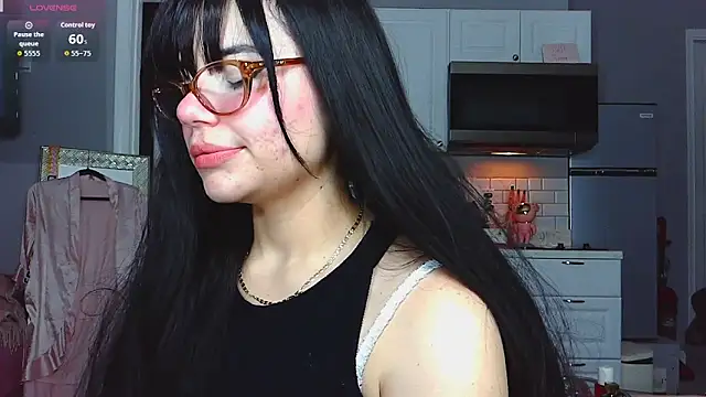 Snapshot of LunaMilav chatting on 10.16.25 LunaMilav online show from 10.16.25