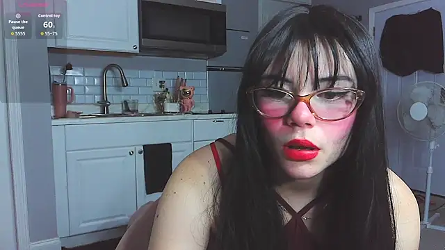 Snapshot of LunaMilav chatting on 10.16.25 LunaMilav online show from 10.16.25