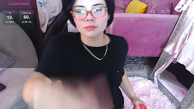 Snapshot of LunaMilav chatting on 10.28.25 LunaMilav online show from 10.28.25