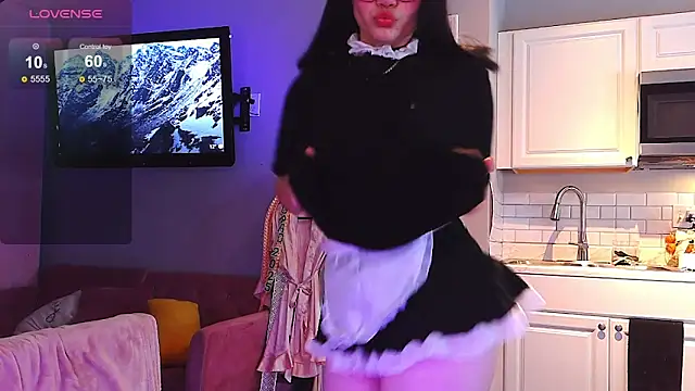 Snapshot of LunaMilav chatting on 10.31.25 LunaMilav online show from 10.31.25