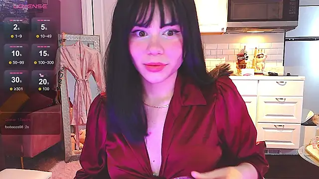 Snapshot of LunaMilav chatting on 11.04.25 LunaMilav online show from 11.04.25