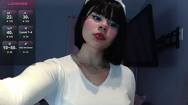 Snapshot of LunaMilav chatting on 11.07.25 LunaMilav online show from 11.07.25