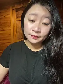 Snapshot of violet-00 chatting on 03.18.26 violet-00 online show from 03.18.26