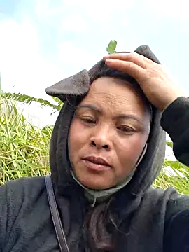 xuxulovezz online show from 12.22.25