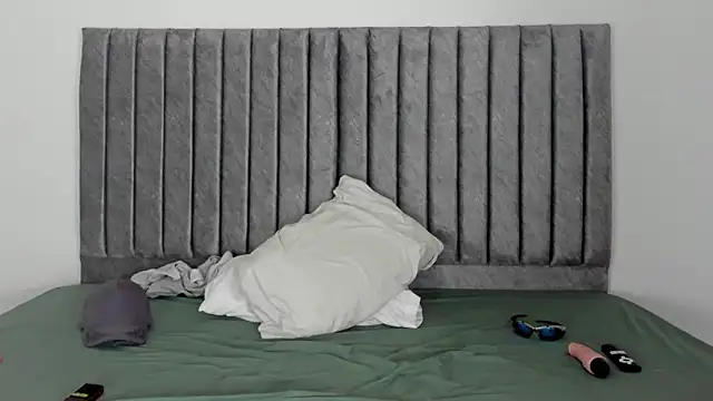 Snapshot of aroncooper1 chatting on 10.03.25 aroncooper1 online show from 10.03.25