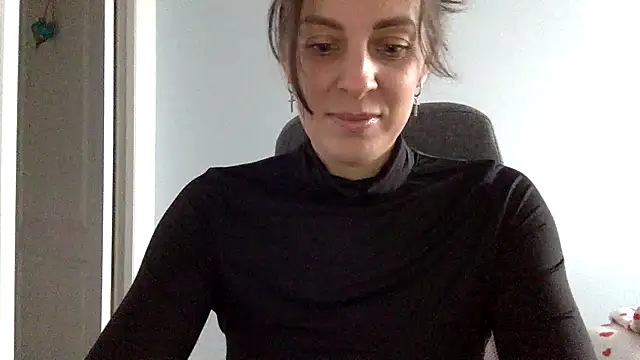 Snapshot of Myronell chatting on 10.11.25 Myronell online show from 10.11.25