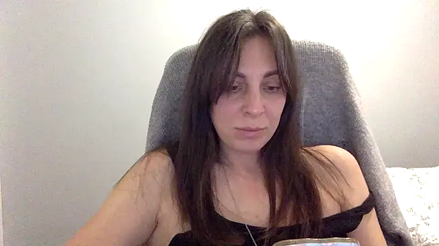 Snapshot of Myronell chatting on 11.03.25 Myronell online show from 11.03.25