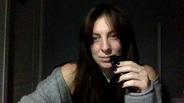 Snapshot of Myronell chatting on 11.06.25 Myronell online show from 11.06.25