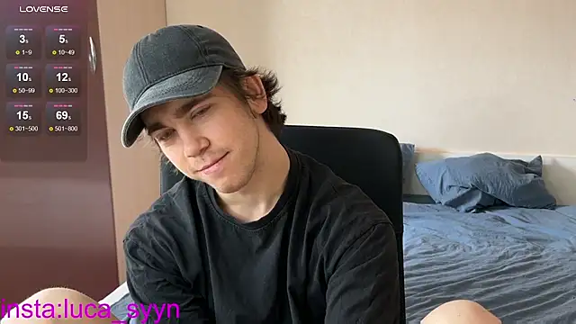 Snapshot of luca_syn chatting on 10.04.25 luca syn online show from 10.04.25