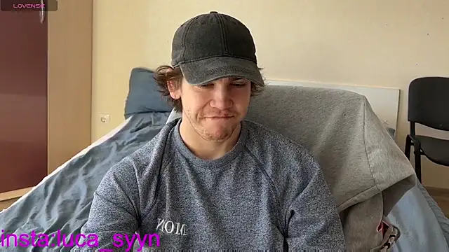 Snapshot of luca_syn chatting on 10.06.25 luca syn online show from 10.06.25