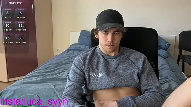 Snapshot of luca_syn chatting on 10.07.25 luca syn online show from 10.07.25