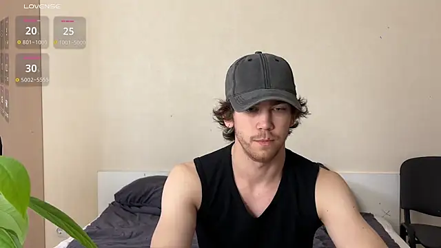 Snapshot of luca_syn chatting on 10.15.25 luca syn online show from 10.15.25