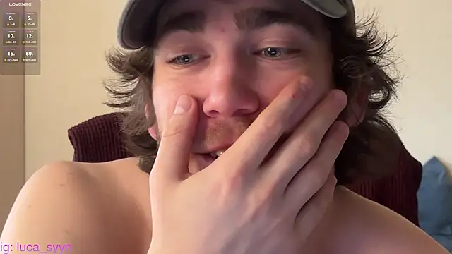 Snapshot of luca_syn chatting on 11.01.25 luca syn online show from 11.01.25