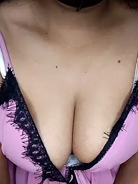 LylyCii96 online show from 10.26.25