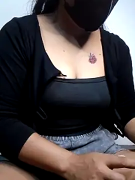 LylyCii96 online show from 11.10.25