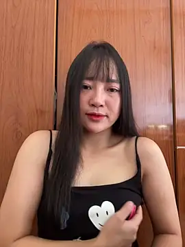 Snapshot of Be_xinh chatting on 09.27.25 Be xinh online show from 09.27.25