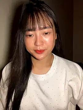 Snapshot of Be_xinh chatting on 09.27.25 Be xinh online show from 09.27.25