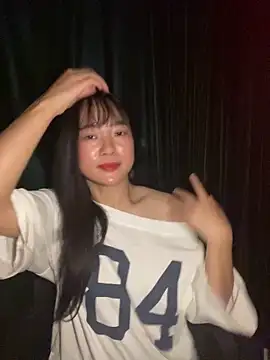 Snapshot of Be_xinh chatting on 10.02.25 Be xinh online show from 10.02.25