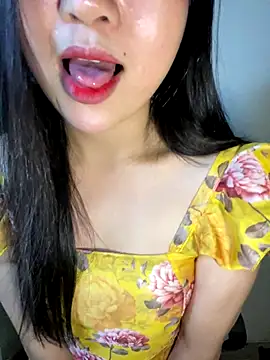 Snapshot of Be_xinh chatting on 10.15.25 Be xinh online show from 10.15.25