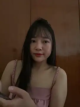 Snapshot of Be_xinh chatting on 10.20.25 Be xinh online show from 10.20.25