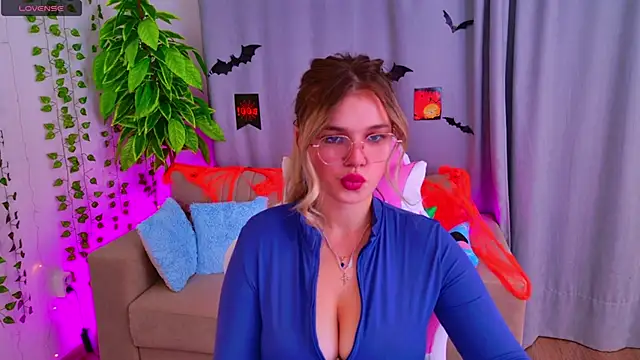 Snapshot of KellyHayden chatting on 10.25.25 KellyHayden online show from 10.25.25