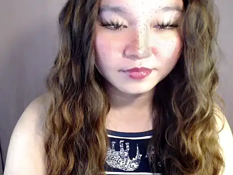 Eyes-on-me online show from 11.05.25