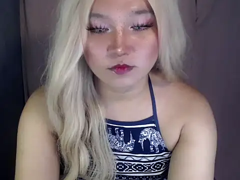 Snapshot of Eyes-on-me chatting on 05.09.26 Eyes-on-me online show from 05.09.26