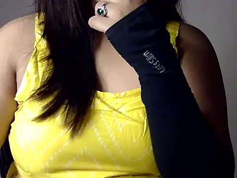 Aaliya02 online show from 11.13.25