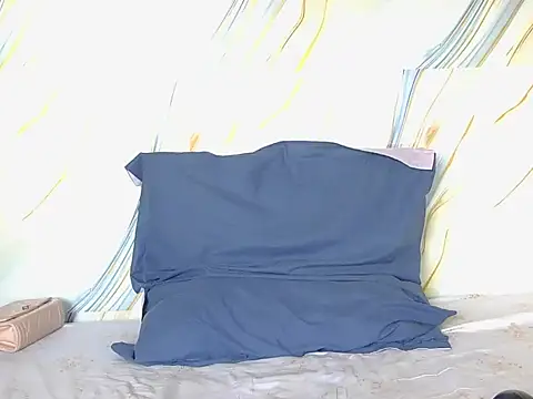 Snapshot of l4_love chatting on 10.14.25 l4 love online show from 10.14.25