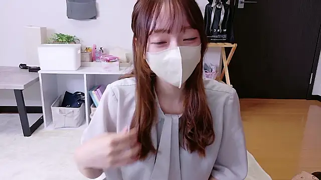 Snapshot of saku_sakura_ chatting on 10.13.25 saku sakura online show from 10.13.25