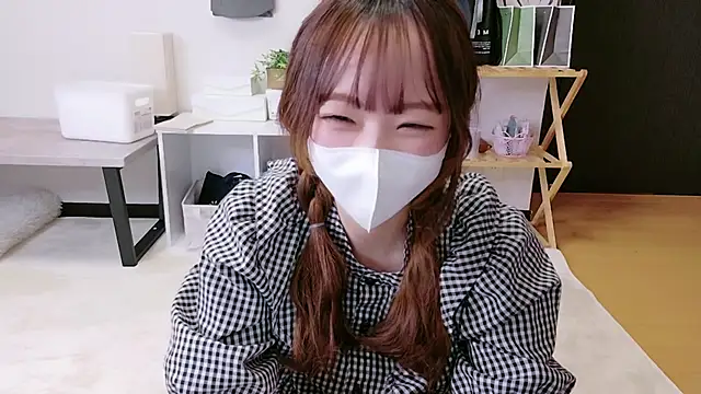 Snapshot of saku_sakura_ chatting on 10.28.25 saku sakura online show from 10.28.25