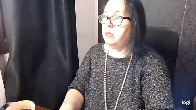 MissSanjanne online show from 11.18.25