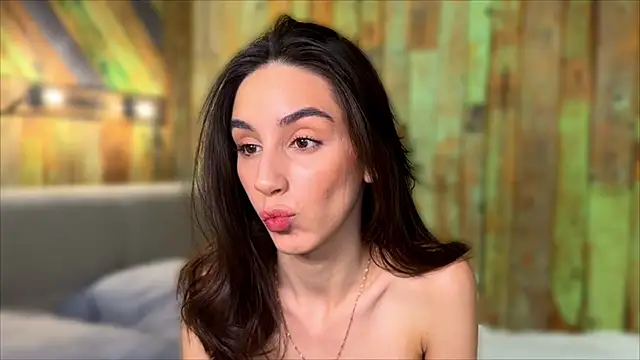 Snapshot of Elliizabeth chatting on 10.25.25 Elliizabeth online show from 10.25.25