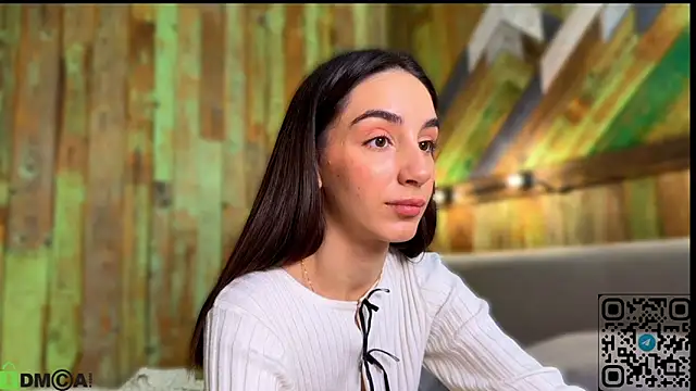 Snapshot of Elliizabeth chatting on 10.27.25 Elliizabeth online show from 10.27.25