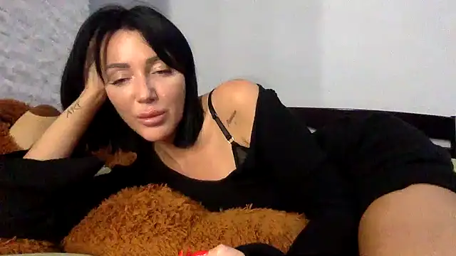 Snapshot of Veymoria chatting on 10.08.25 Veymoria online show from 10.08.25