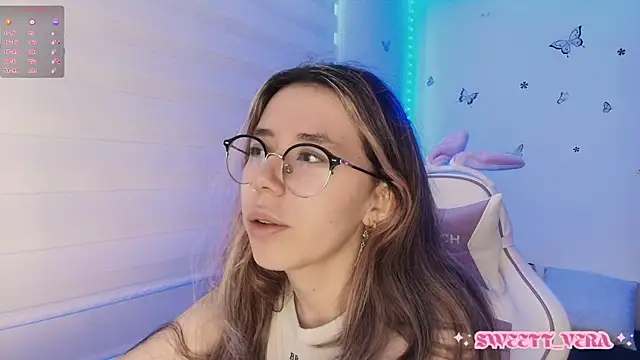 Snapshot of sweettvera chatting on 10.19.25 sweettvera online show from 10.19.25