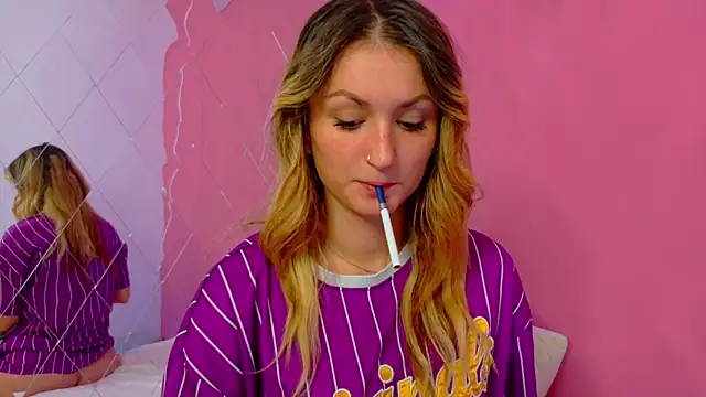 Snapshot of Anaayss_ chatting on 10.17.25 Anaayss online show from 10.17.25