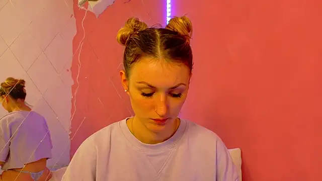 Snapshot of Anaayss_ chatting on 10.23.25 Anaayss online show from 10.23.25