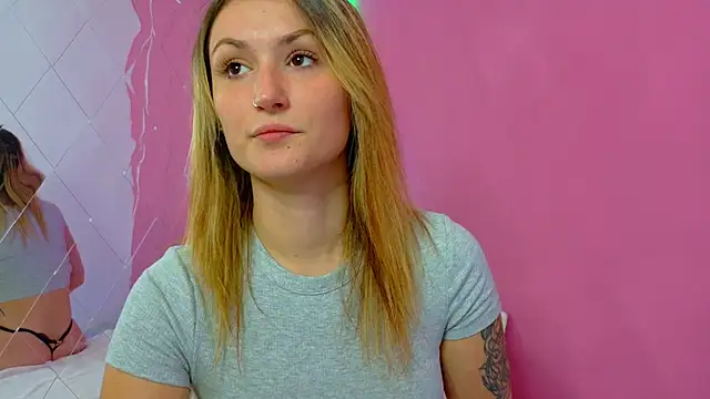 Snapshot of Anaayss_ chatting on 10.24.25 Anaayss online show from 10.24.25