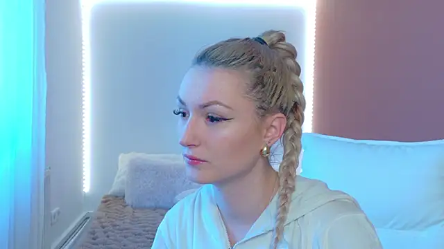 Anaayss  online show from 03.04.26