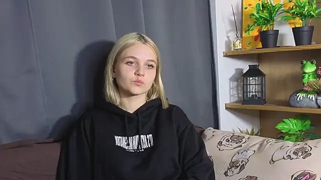 KelleDomin online show from 10.02.25