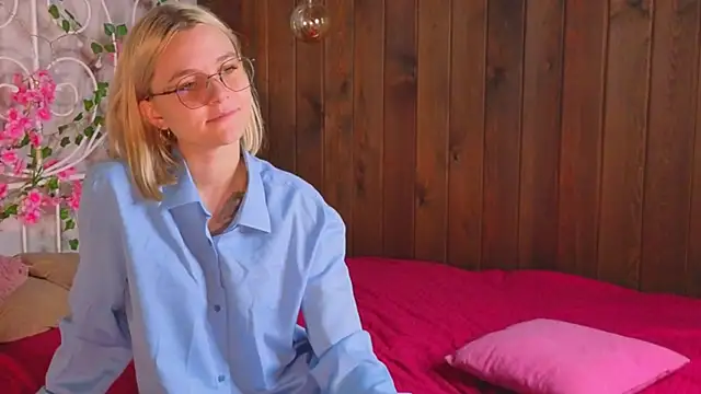 KelleDomin online show from 10.10.25