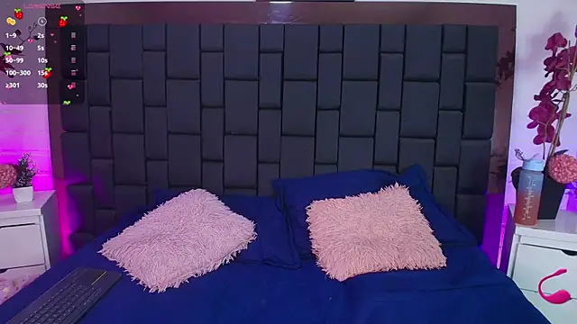 Snapshot of Krystal_Heartss chatting on 10.04.25 Krystal Heartss online show from 10.04.25