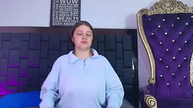 Snapshot of Krystal_Heartss chatting on 10.10.25 Krystal Heartss online show from 10.10.25