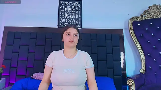 Snapshot of Krystal_Heartss chatting on 10.21.25 Krystal Heartss online show from 10.21.25