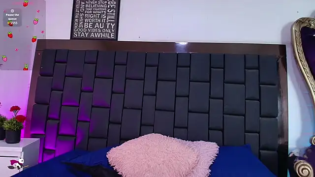 Snapshot of Krystal_Heartss chatting on 11.10.25 Krystal Heartss online show from 11.10.25