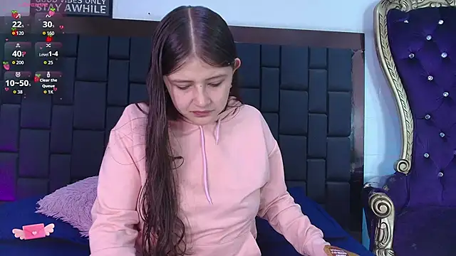 Snapshot of Krystal_Heartss chatting on 11.15.25 Krystal Heartss online show from 11.15.25