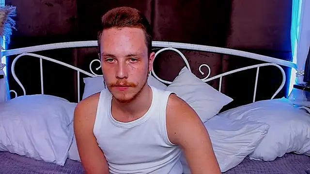 Snapshot of LeoMooree chatting on 09.29.25 LeoMooree online show from 09.29.25